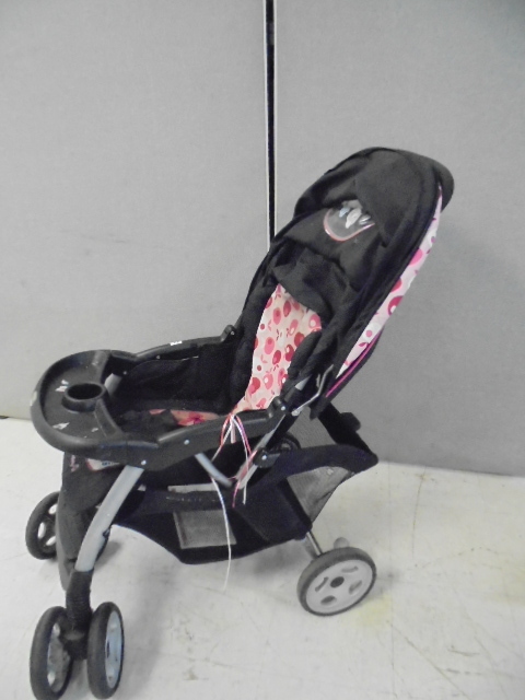 lot 82 image: Stroller