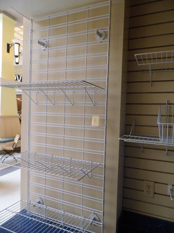 lot 1 image: Wire Rack Grid Wall