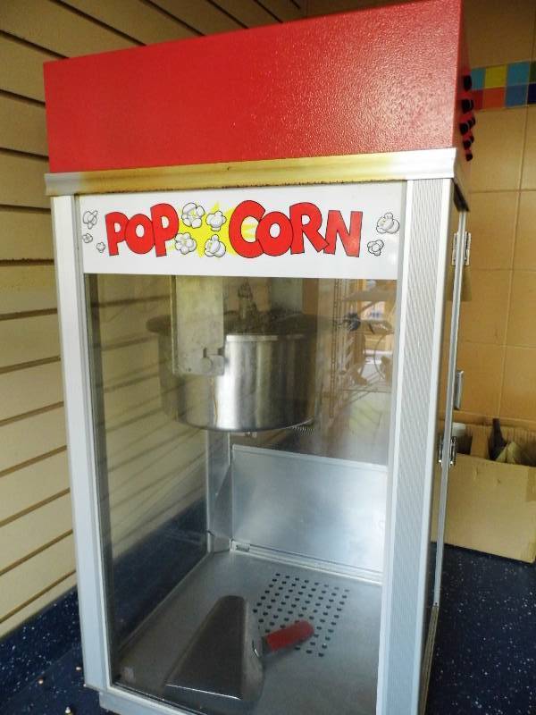 lot 3 image: Kernel Pop of MN Popcorn Popper