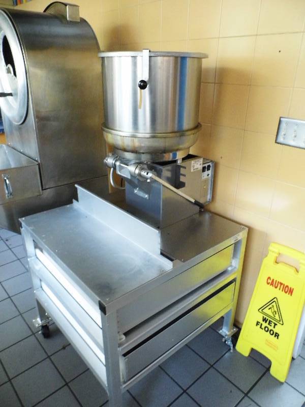 lot 5 image: Corn Treat Cooker Mixer