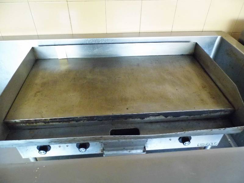 lot 8 image: Electric Hobart Grill -( Hot Top)
