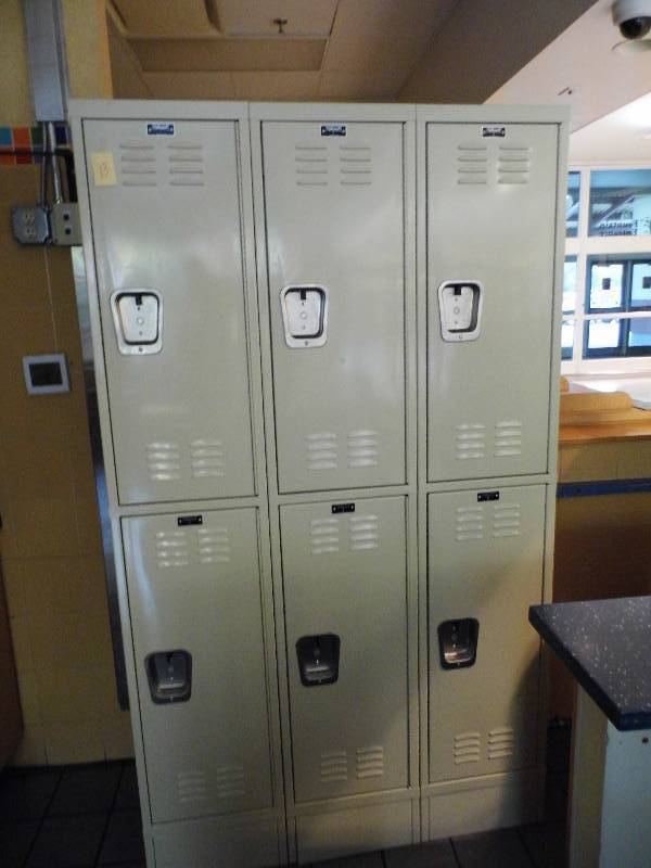 lot 13 image: Lockers