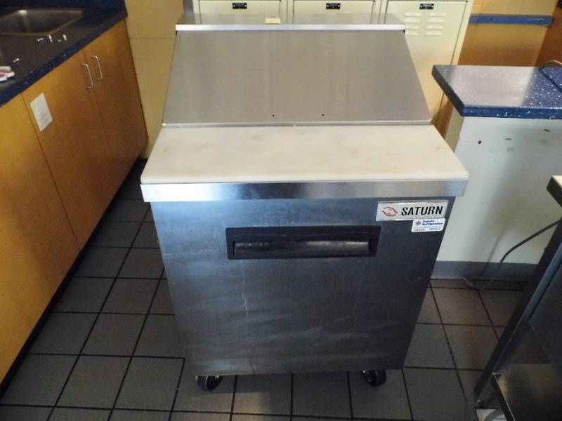 lot 14 image: Saturn Refridgerator