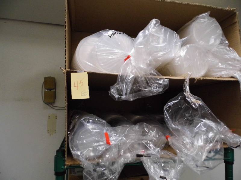lot 45 image: Popcorn Containers  Lids