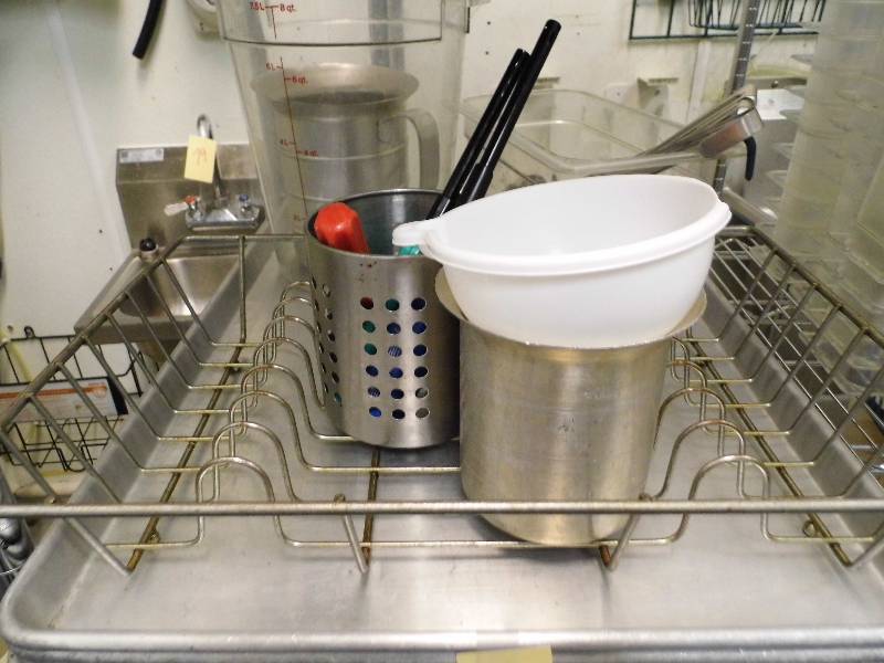lot 70 image: Assorted Kitchen Items