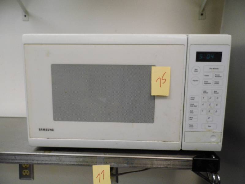 lot 75 image: Samsung Microwave