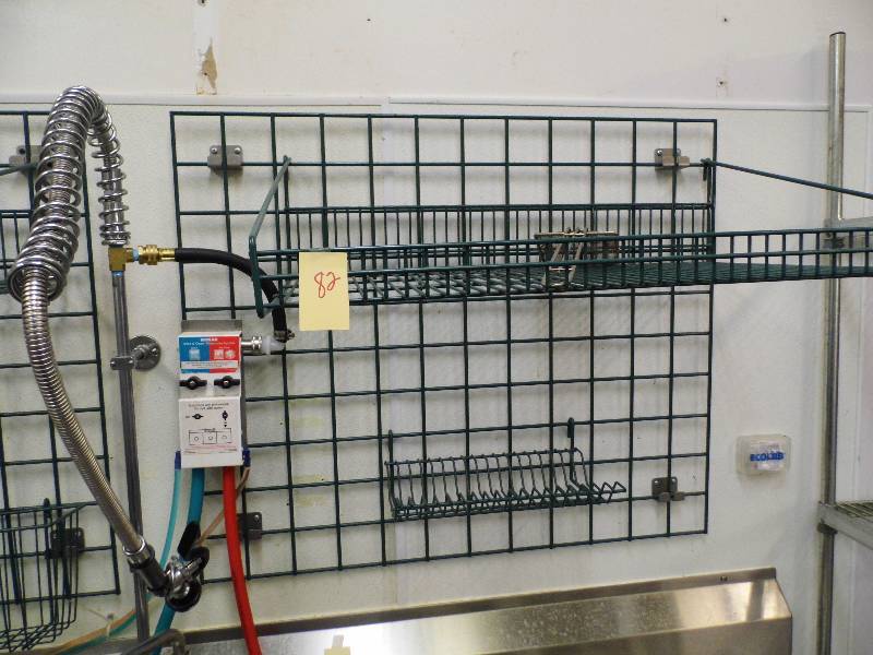 lot 82 image: Grid Rack Over Sink