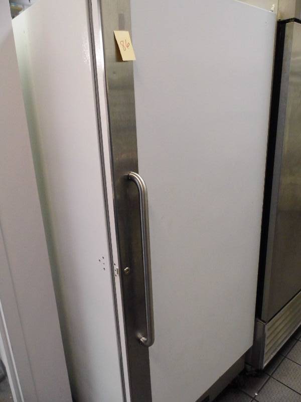 lot 86 image: Artic Air Commercial Fridge