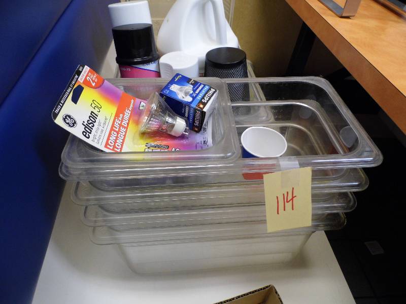 lot 114 image: Cambro Containers - Cleaner - Appliance Paint