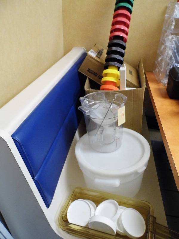 lot 116 image: Cambro Lids - Assorted