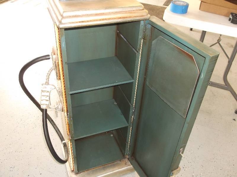 lot 1 image: Gas pump Shelf