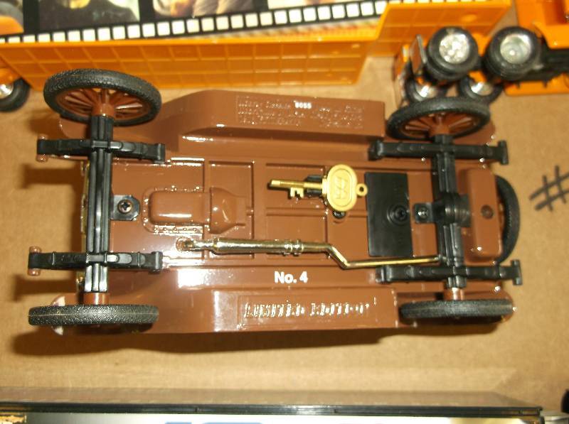 lot 2 image: Toy semi trucks