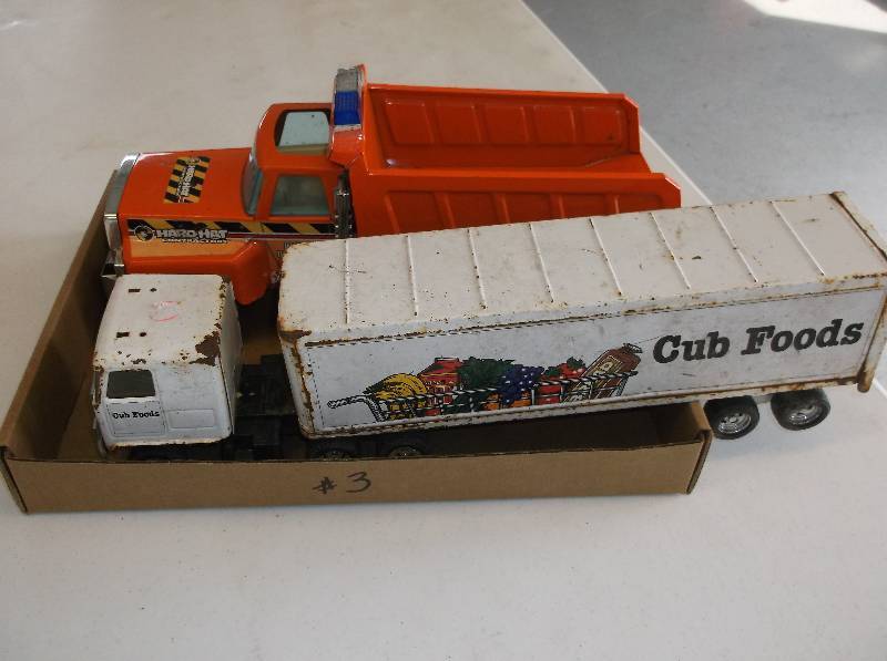 lot 3 image: Cub Foods toy semi and dump truck