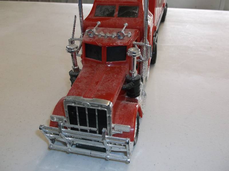 lot 18 image: Coca-Cola toy semi