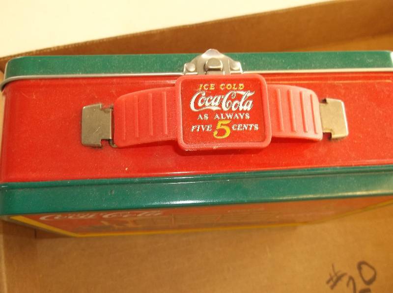 lot 20 image: Coca-Cola tin lunch box