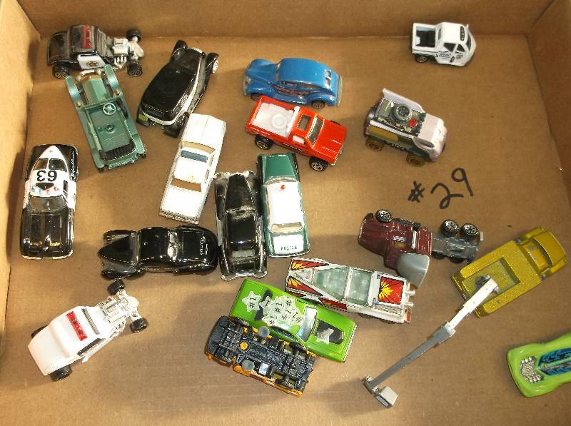 lot 29 image: Matchbox Hot Wheels and other toy cars