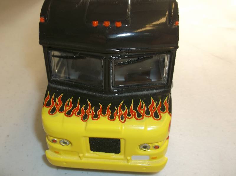 lot 32 image: Toy UPS truck