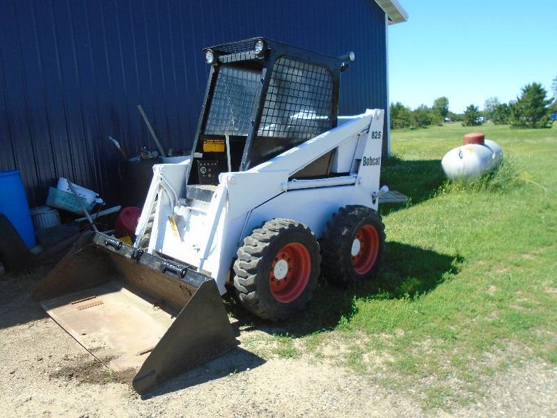 lot 1 image: Bobcat 825 Skid Steer Loader