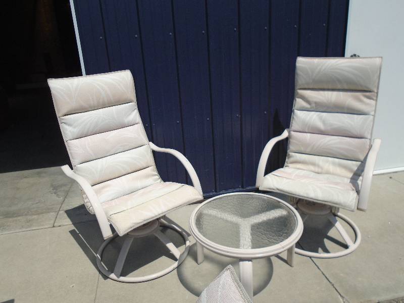 lot 7 image: Patio Furniture