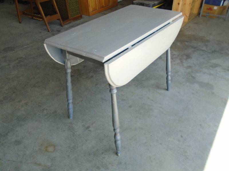 lot 10 image: Drop Leaf Table