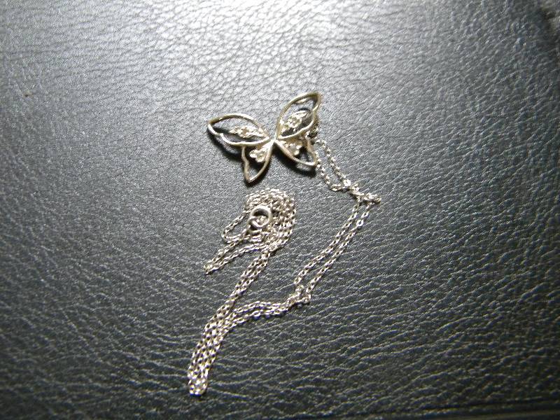lot 9 image: Sterling Silver Necklace