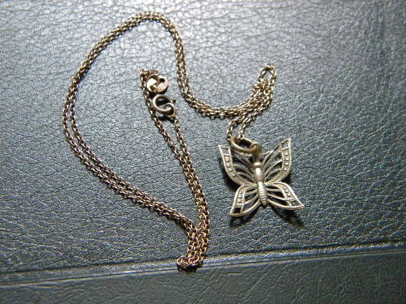 lot 10 image: Sterling Silver Necklace