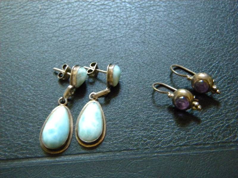 lot 20 image: 2 pairs of Sterling Silver Earrings