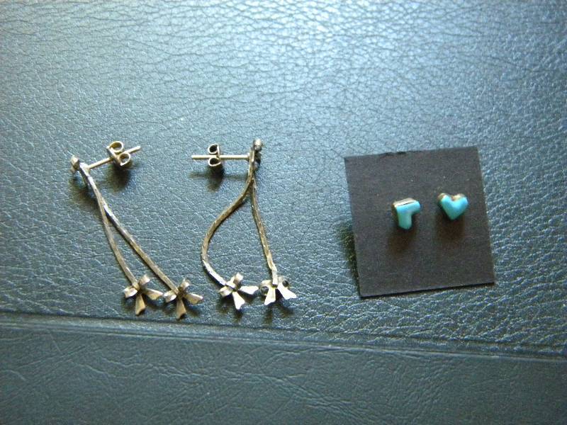 lot 21 image: 2 Pairs of Sterling Silver Earrings