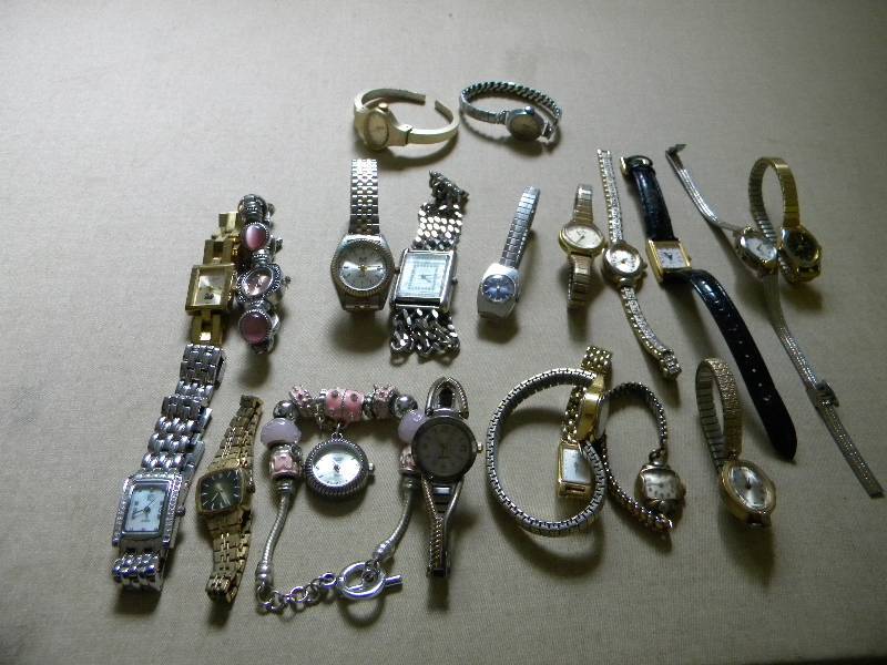 lot 35 image: Ladies Watches