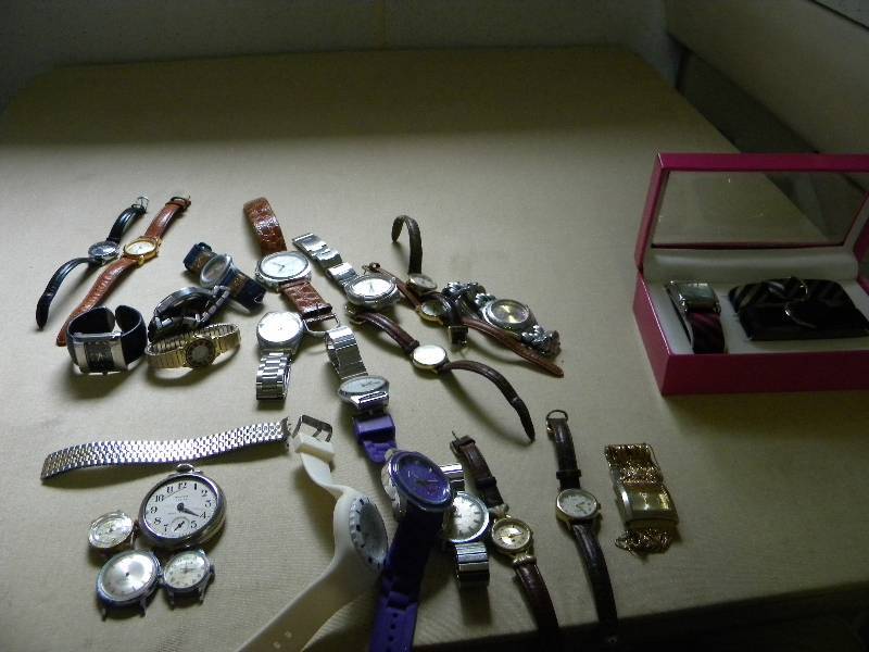 lot 36 image: Mens Watches