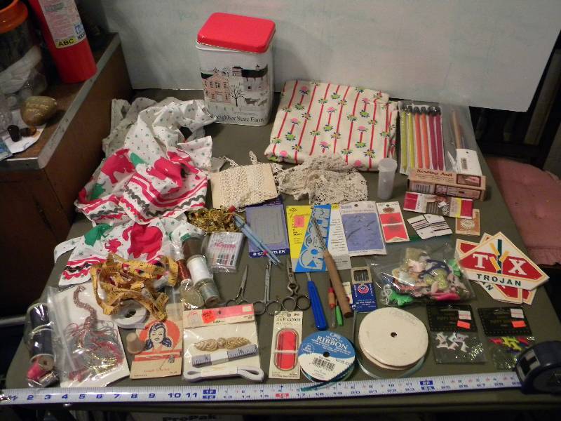lot 53 image: Sewing Items