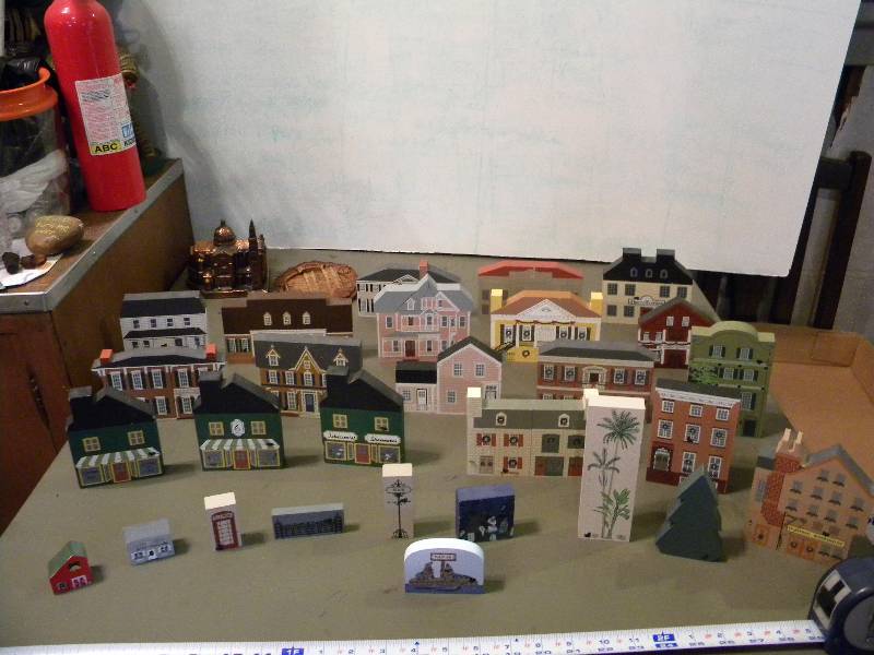 lot 54 image: 20 The Cats Meow Pieces & Others
