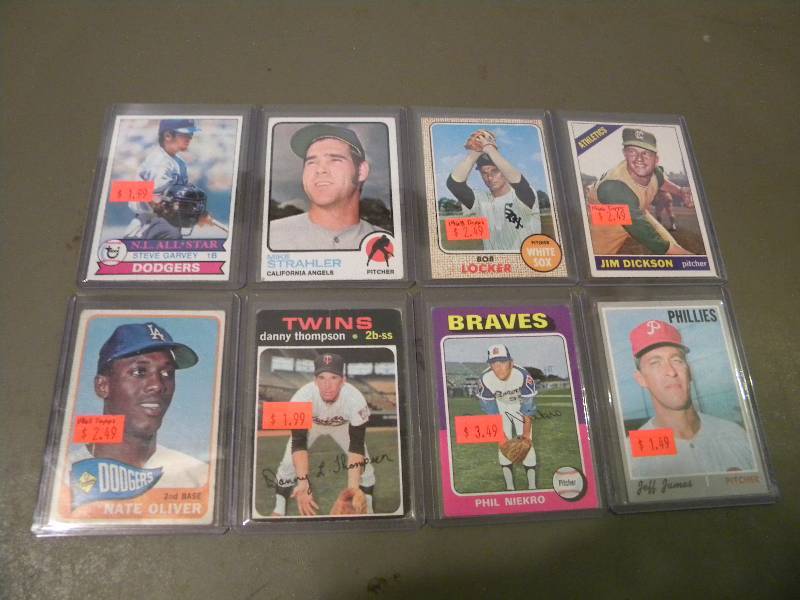 lot 57 image: 8 1960s & 70s Baseball Cards
