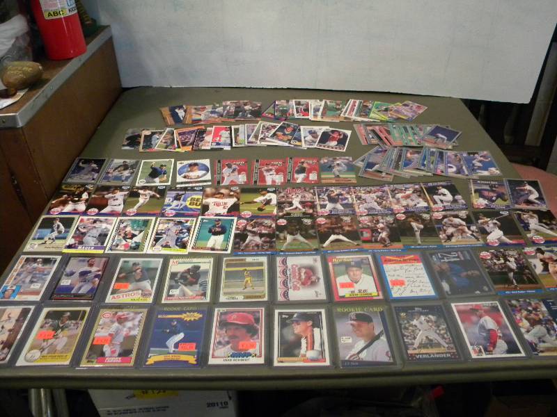lot 58 image: Baseball Cards
