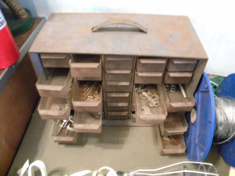 lot 99 image: Garage Items