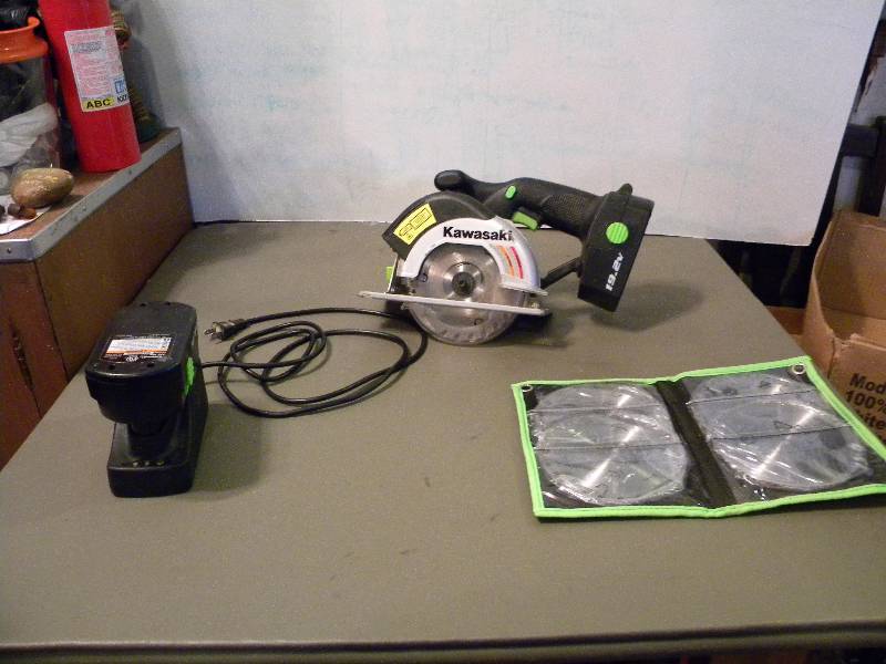 lot 104 image: Kawasaki 19.2 volt Battery Operated 5.5 Circular Saw