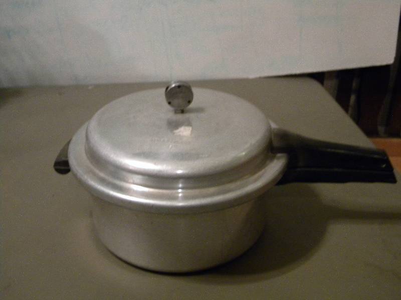 lot 116 image: Mirro-Matic Pressure Cooker