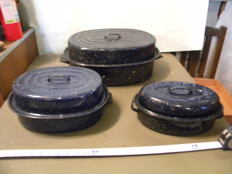 lot 123 image: Enamelware Roasting Pans
