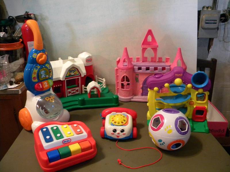 lot 127 image: Toys