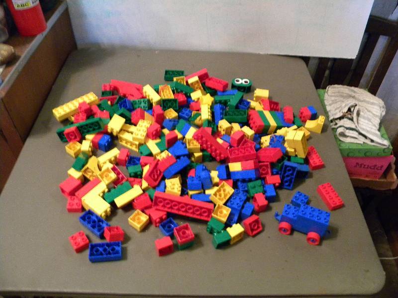 lot 129 image: Duplo Blocks