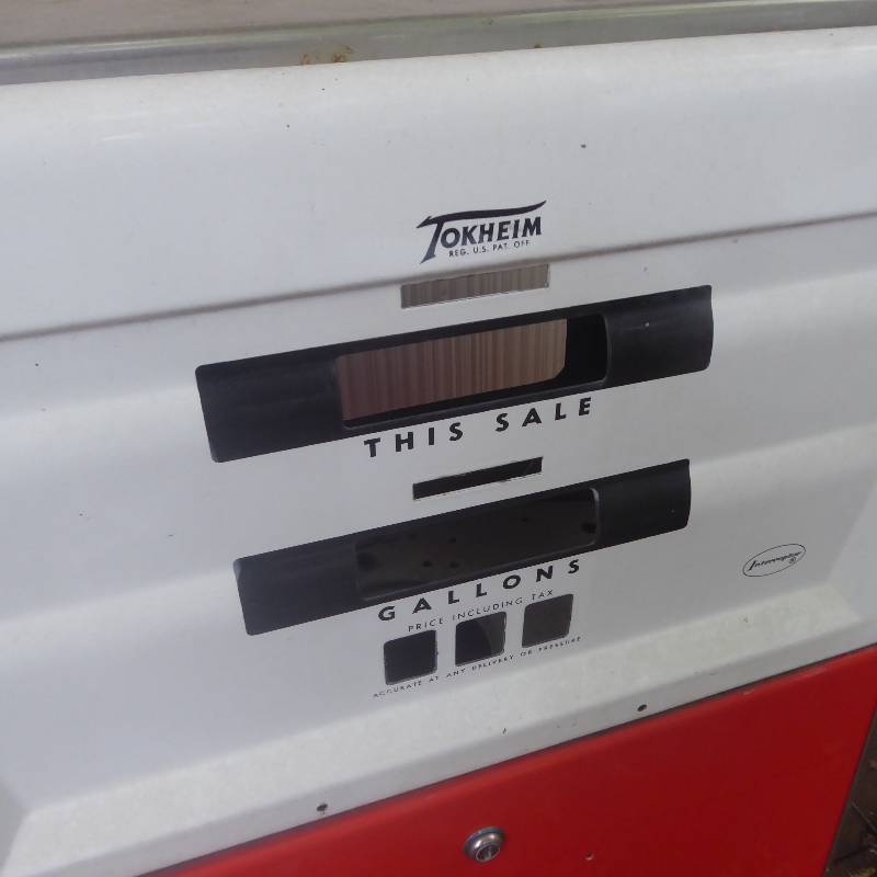 lot 2 image: Tokheim Gas Pump