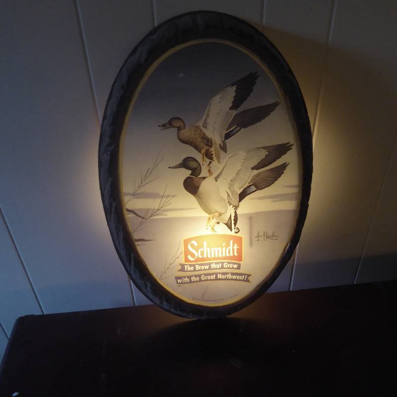 lot 9 image: Schmidt Beer Les Kouba Light Up Sign