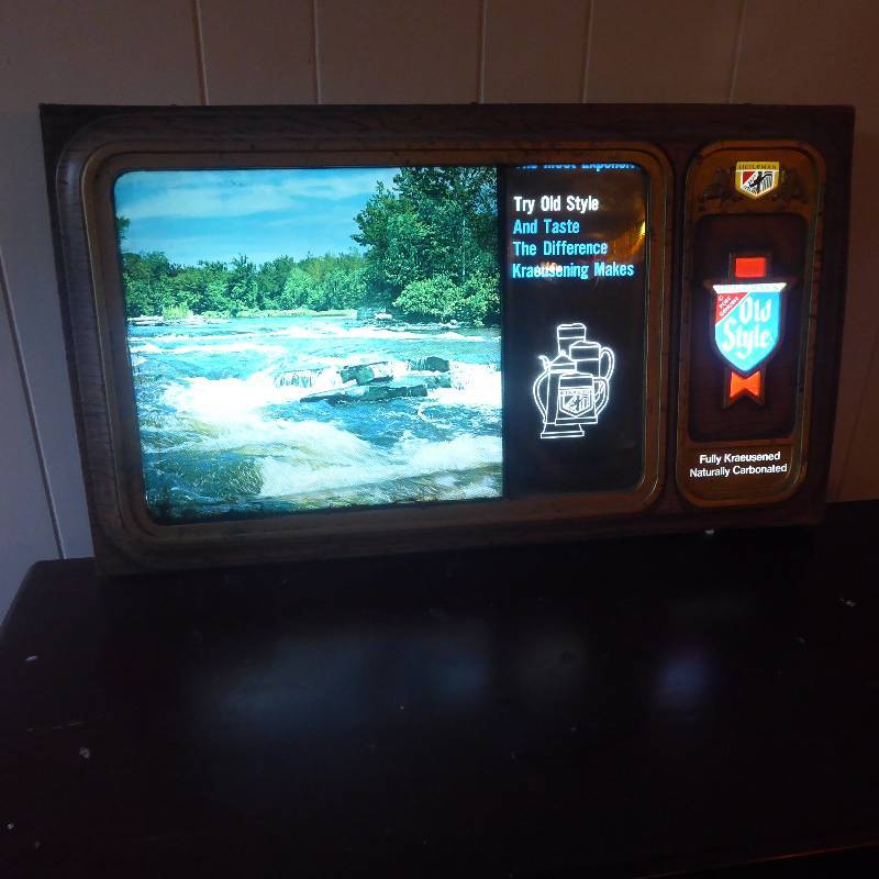 lot 12 image: Old Style Waterfall Light Up Sign