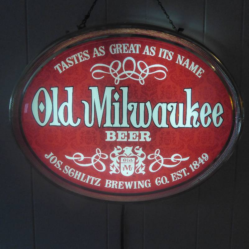 lot 13 image: Old Milwaukee Light Up Sign
