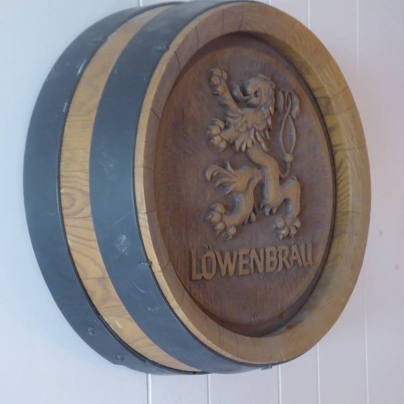 lot 60 image: Lowenbrau Barrel Top Plastic Display