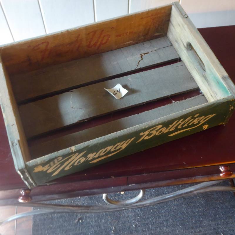 lot 64 image: Vintage ZIP Norway Bottling Beverage Box
