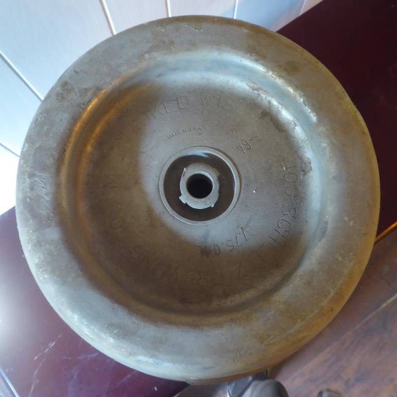 lot 68 image: Vintage Schlitz Brewing Company 8 Gallon Keg
