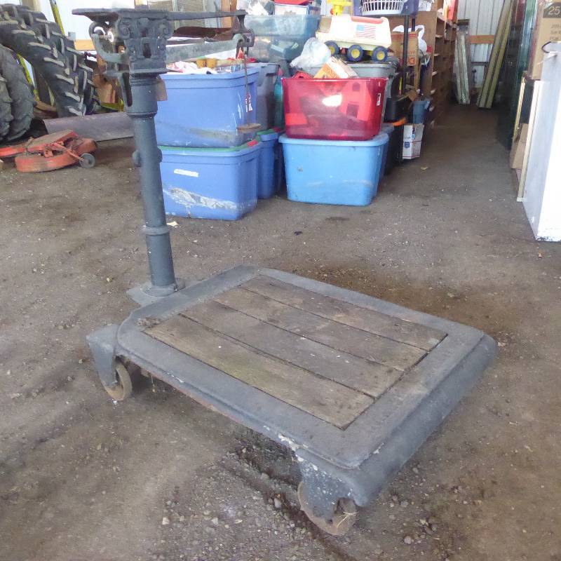 lot 82 image: Antique Livingstone, Copeland & Company No. 8 Platform Scale