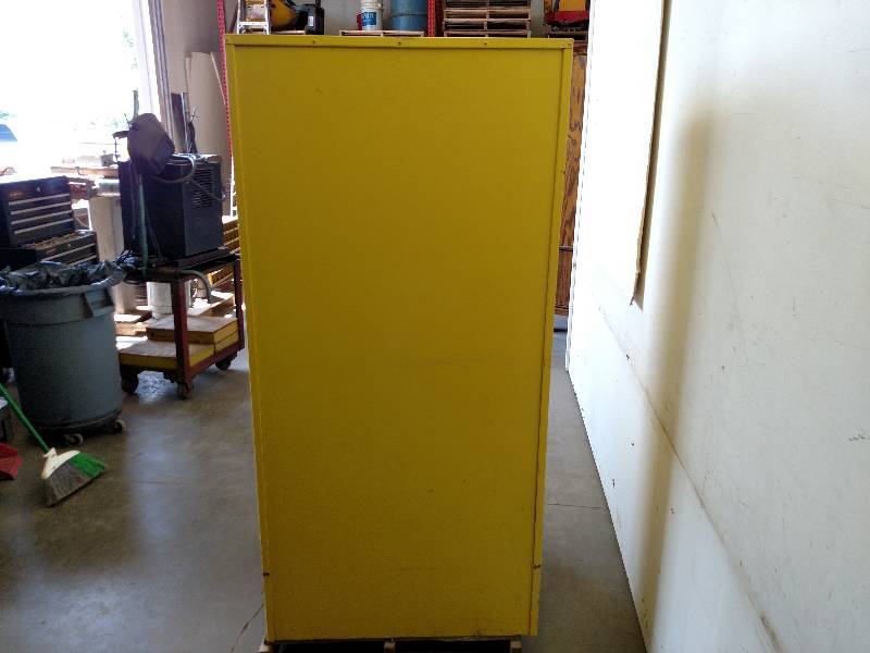 Eagle Model 1962 60 Gallon Flammabl...