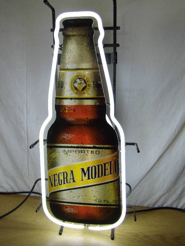 negra modelo neon sign